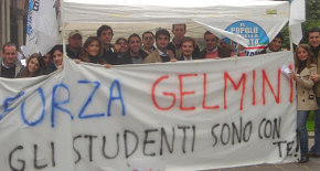 foto: manifestazione a favore del ministro Gelmini
